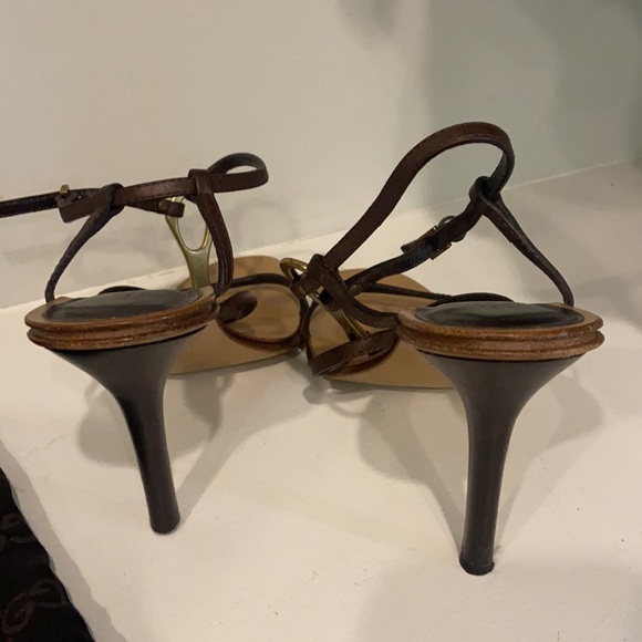 Vintage Gucci sandals.  Leather straps, buckle closure.  Gently worn. Dust bag - Picture 4 of 10